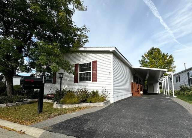 Property at 923 Crookedstick Ct, Crystal Lake, IL 60014, 3 beds, 2 baths