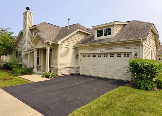 Property at 1931 Chase Ln #1931, Aurora, IL 60502, 2 beds, 2 baths