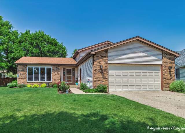 Property at 3406 W Bretons Dr, Mchenry, IL 60050, 3 beds, 3 baths