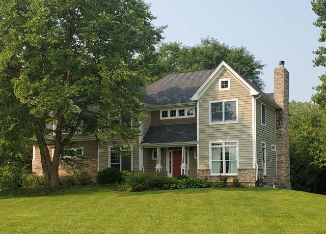 Property at 7N072 Willowbrook Dr, St. Charles, IL 60175, 4 beds, 3 baths