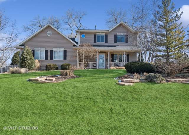 Property at 1211 S Cook St, Barrington, IL 60010, 3 beds, 2.5 baths