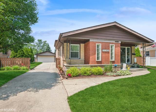 Property at 10824 Lavergne Ave, Oak Lawn, IL 60453, 3 beds, 1.5 baths