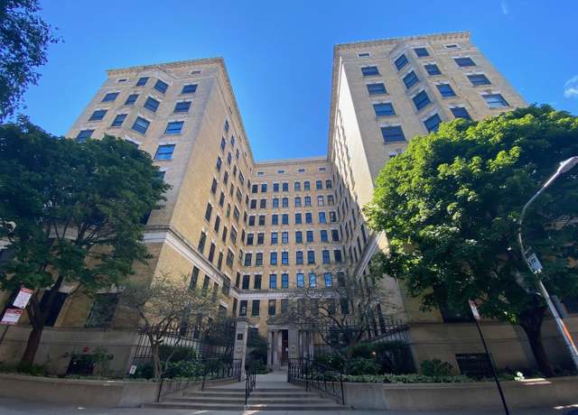 Property at 559 W Surf St #101, Chicago, IL 60657, 2 beds, 1 bath
