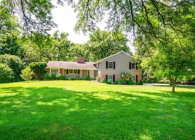 Property at 560 Golf Ln, Lake Forest, IL 60045, 4 beds, 2.5 baths