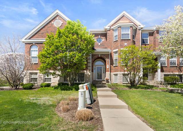 Property at 481 Prestwick Ln, Wheeling, IL 60090, 3 beds, 2.5 baths