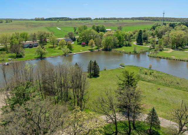 Property at 105 Oak Ln, Dixon, IL 61021