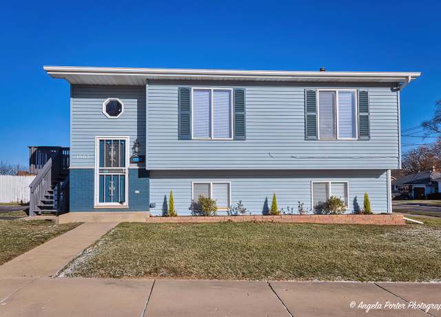 Property at 1802 11 St, Waukegan, IL 60085, 4 beds, 2 baths