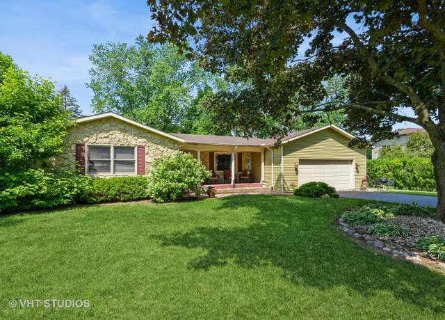 Property at 1954 Greenview St, Valparaiso, IN 46383, 3 beds, 2 baths