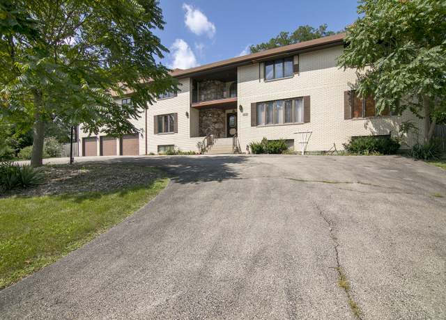 Property at 8850 W 101st Pl, Palos Hills, IL 60465, 4 beds, 4 baths