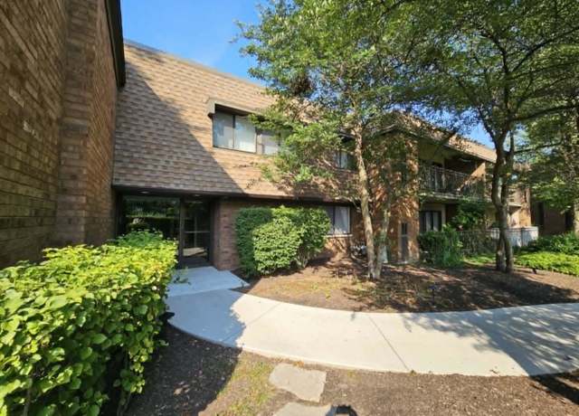 Property at 50 Old Oak Dr #114, Buffalo Grove, IL 60089, 1 bed, 1 bath