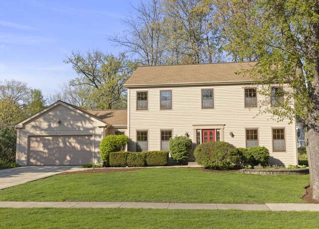 Property at 1624 Mirror Lake Dr, Naperville, IL 60563, 4 beds, 2.5 baths