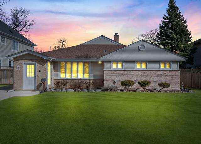 Property at 839 Meadowlark Ln, Glenview, IL 60025, 4 beds, 2.5 baths