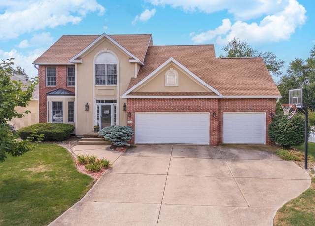 Property at 1 Scofield Ct, Bloomington, IL 61704, 4 beds, 3.5 baths