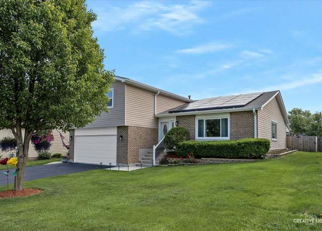Property at 209 Surrey Dr, Carol Stream, IL 60188, 4 beds, 2.5 baths