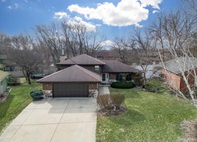 Property at 514 Shenandoah Trl, Elgin, IL 60123, 3 beds, 2.5 baths