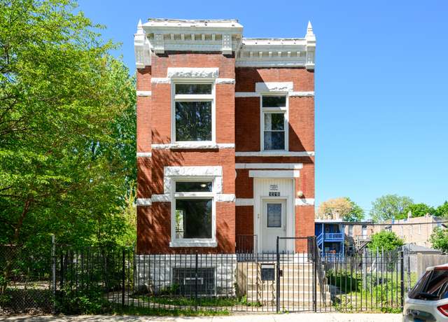 Property at 3318 W Walnut St, Chicago, IL 60624, 7 beds, 3 baths