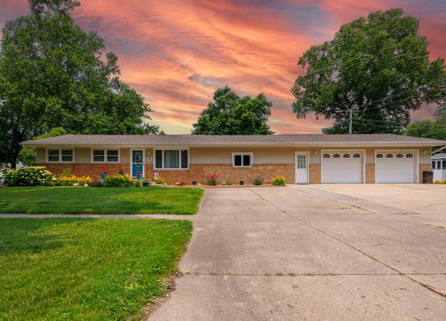 Property at 2002 Arrowhead Dr, Bloomington, IL 61704, 4 beds, 2 baths