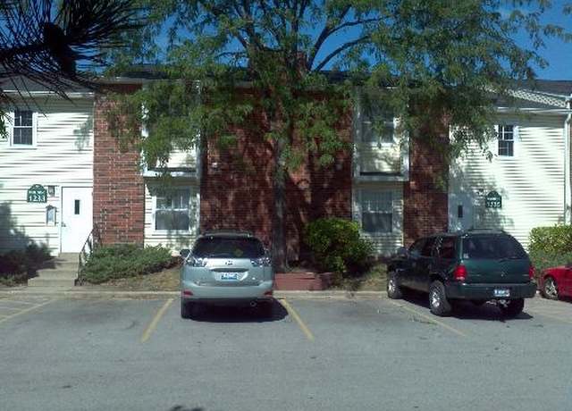 Property at 1235 Wyndham Ct #202, Palatine, IL 60074, 2 beds, 2 baths