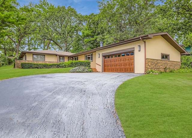 Property at 901 Banbury Rd, Mundelein, IL 60060, 3 beds, 2.5 baths