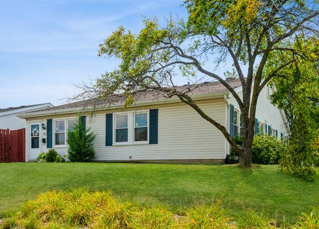Property at 1886 Stockton Dr #1886, Hoffman Estates, IL 60169, 3 beds, 1 bath