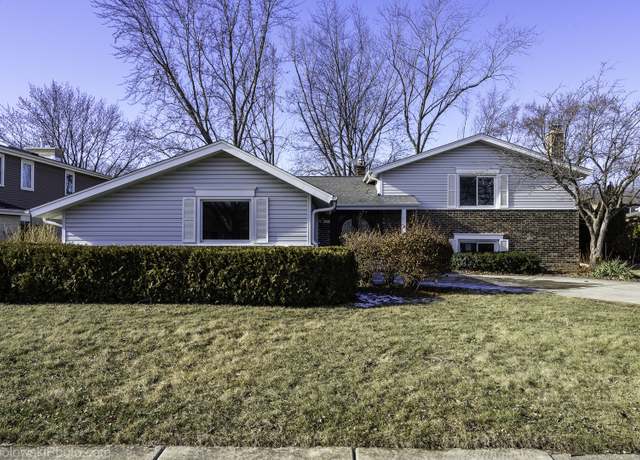 Property at 3036 N Stratford Rd, Arlington Heights, IL 60004, 4 beds, 2.5 baths