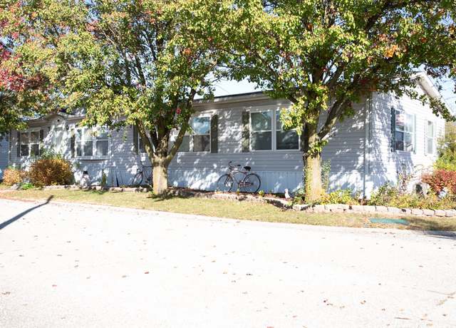 Property at 415 Autumn Oaks Rd, Chenoa, IL 61726, 3 beds, 2 baths