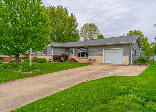 Property at 18 Rigg Dr, Lincoln, IL 62656, 3 beds, 2 baths