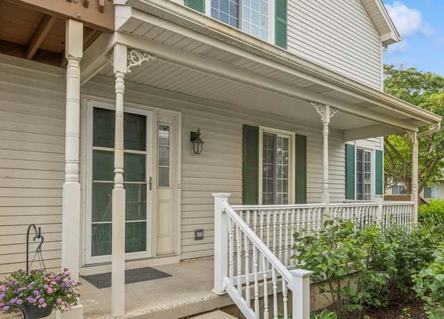 Property at 6 W Acorn Ln, Lake In The Hills, IL 60156, 3 beds, 2.5 baths