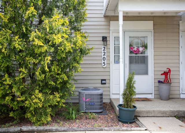 Property at 2205 Colorado Ave #2205, Elgin, IL 60123, 2 beds, 1 bath