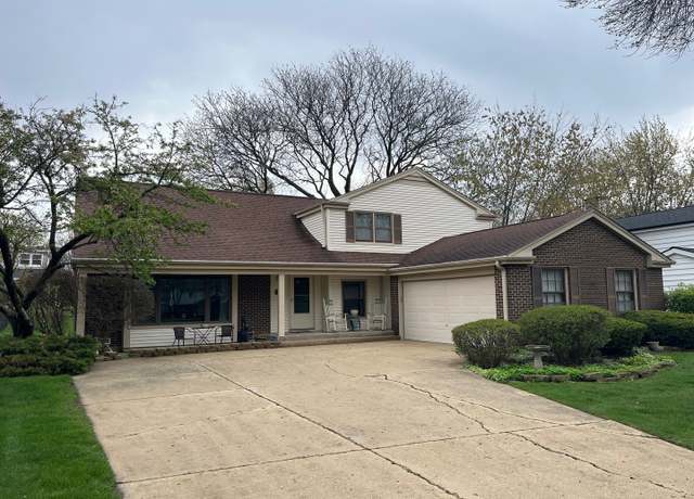 Property at 1550 Chickasaw Dr, Naperville, IL 60563, 4 beds, 2.5 baths