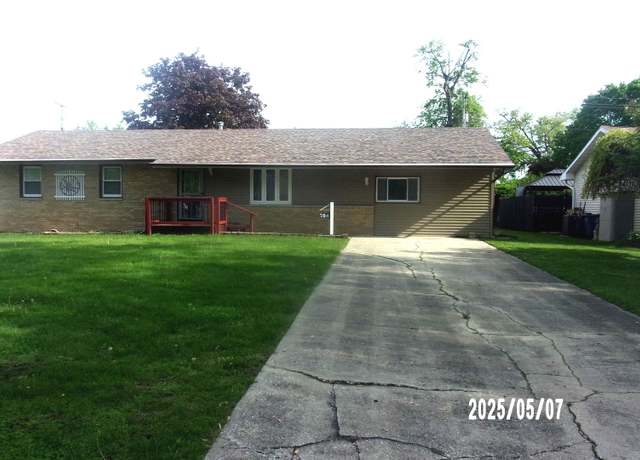 Property at 704 E Sycamore St, Watseka, IL 60970, 3 beds, 1 bath