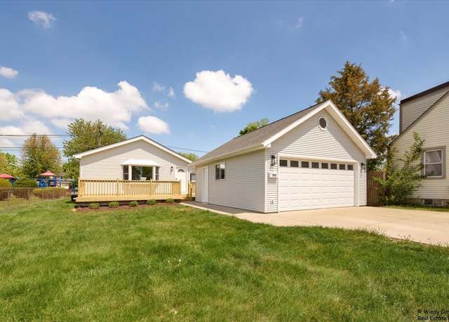 Property at 884 Greenview Ave, Des Plaines, IL 60016, 3 beds, 2 baths