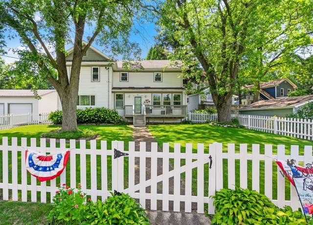 Property at 434 Lake Ave, Woodstock, IL 60098, 6 beds, 3 baths