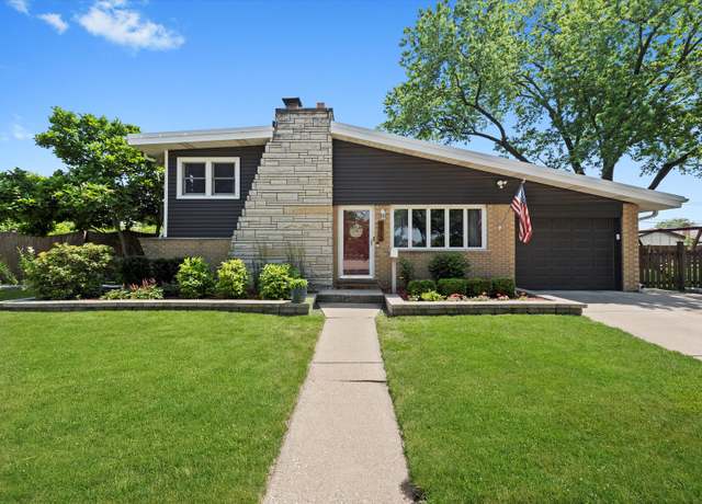 Property at 9912 S Kolmar Ave, Oak Lawn, IL 60453, 4 beds, 2 baths