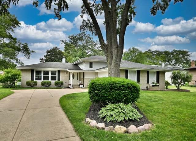 Property at 7729 Baimbridge Dr, Downers Grove, IL 60516, 3 beds, 2 baths