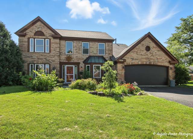 Property at 1724 Hartford Ln, Crystal Lake, IL 60014, 5 beds, 2.5 baths