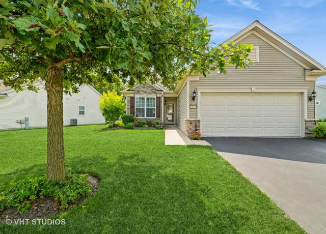 Property at 2845 Edgewater Dr, Elgin, IL 60124, 2 beds, 2 baths