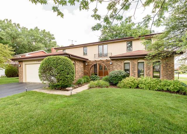 Property at 1385 Montgomery Dr, Deerfield, IL 60015, 4 beds, 2.5 baths