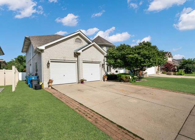 Property at 10745 Lockwood Ave, Oak Lawn, IL 60453, 5 beds, 3.5 baths