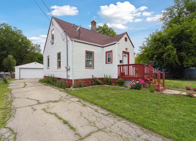 Property at 323 Tay St, Rockford, IL 61102, 3 beds, 1.5 baths