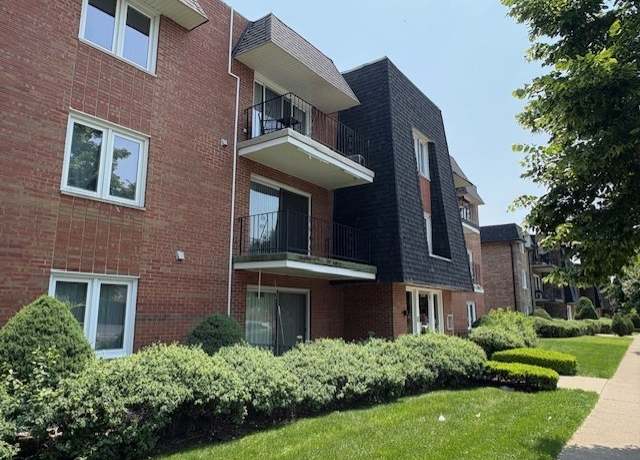 Property at 10811 S Keating Ave Unit 3SE, Oak Lawn, IL 60453, 2 beds, 1 bath