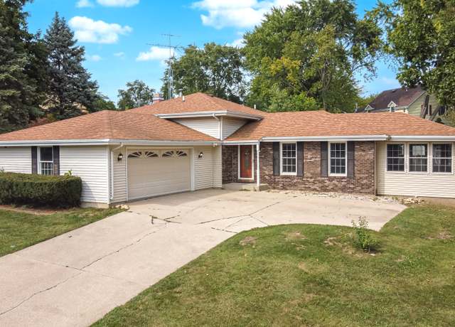Property at 102 Hickory Ln, Morris, IL 60450, 3 beds, 2 baths