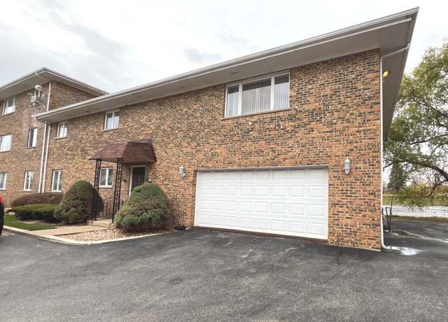Property at 6632 W 95th St Unit 2C, Oak Lawn, IL 60453, 3 beds, 3 baths