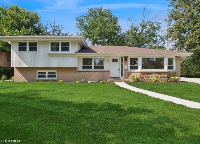 Property at 30 Crescent Dr, Glenview, IL 60025, 4 beds, 4 baths