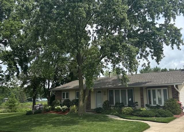 Property at 1735 Highland Blvd, Hoffman Estates, IL 60169, 3 beds, 1 bath