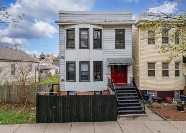 Property at 2835 W 38th Pl, Chicago, IL 60632, 9 beds, 3 baths