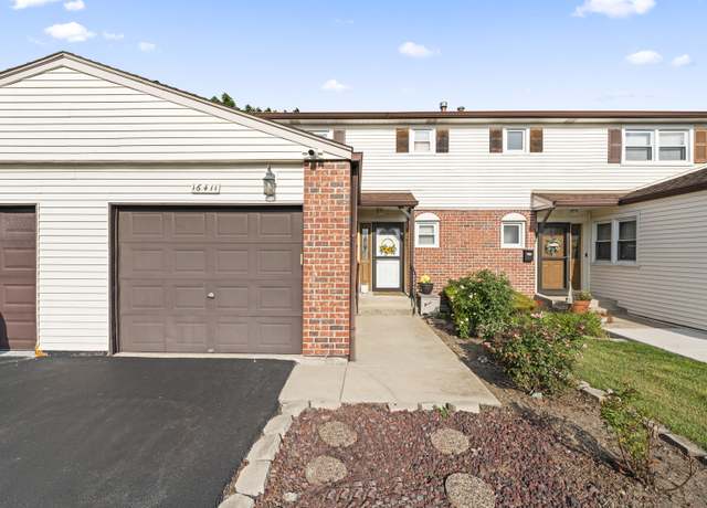 Property at 16411 Oxford Dr, Tinley Park, IL 60477, 3 beds, 2.5 baths