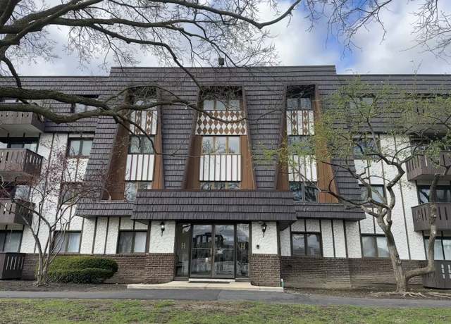 Property at 13200 W Heiden Cir #2201, Lake Bluff, IL 60044, 2 beds, 2 baths