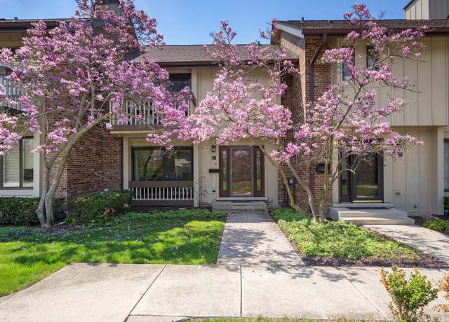Property at 7 Kane Ct, Willowbrook, IL 60527, 3 beds, 3.5 baths