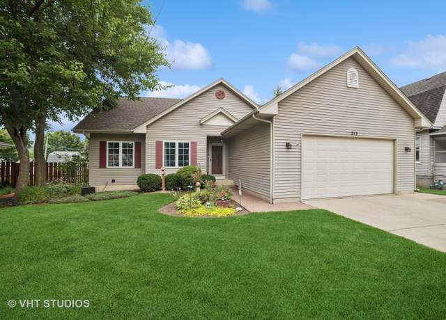 Property at 313 S Commonwealth Ave, Elgin, IL 60123, 4 beds, 3 baths